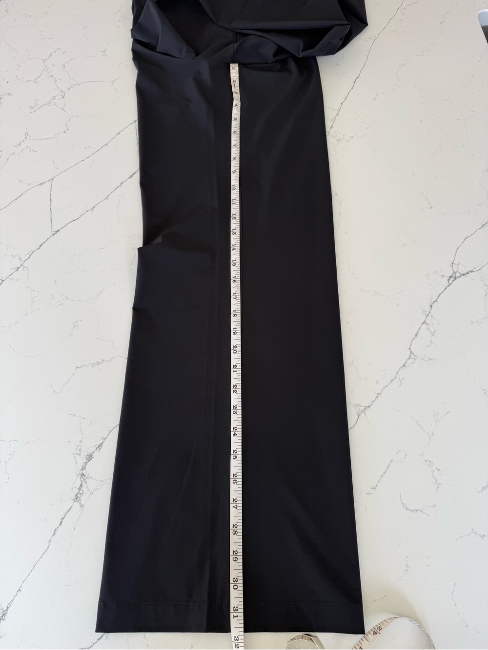 ALO Yoga High-Waist Pursuit Trouser in Black - Picture 5 of 10